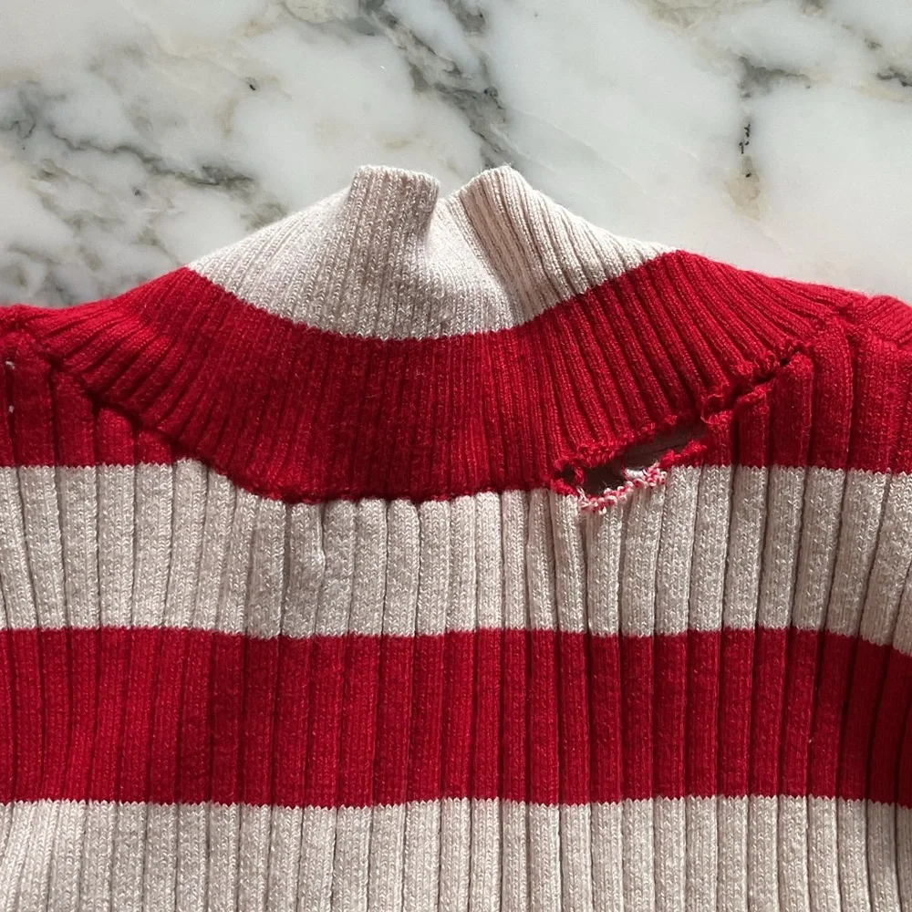EUC Madewell NT749 Red and Cream v-neck ribbed stripe Sweater S Seam Separated